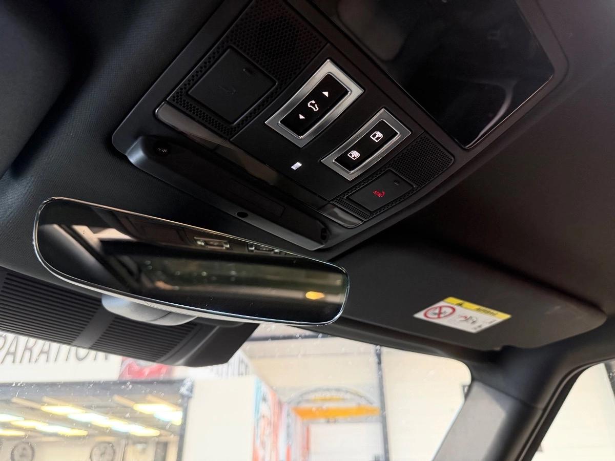 Land Rover Defender 110 3.0 D200 200 MHEV X-DYNAMIC 4WD BVA8 /ATTELAGE/TOIT PANO/CARPLAY/MERIDIAN/