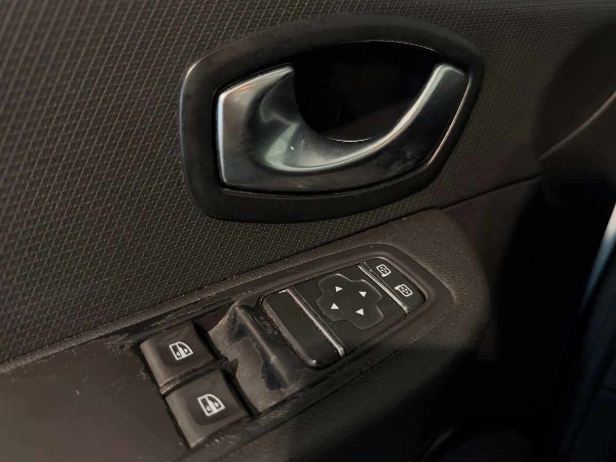 Renault Clio - photo 17