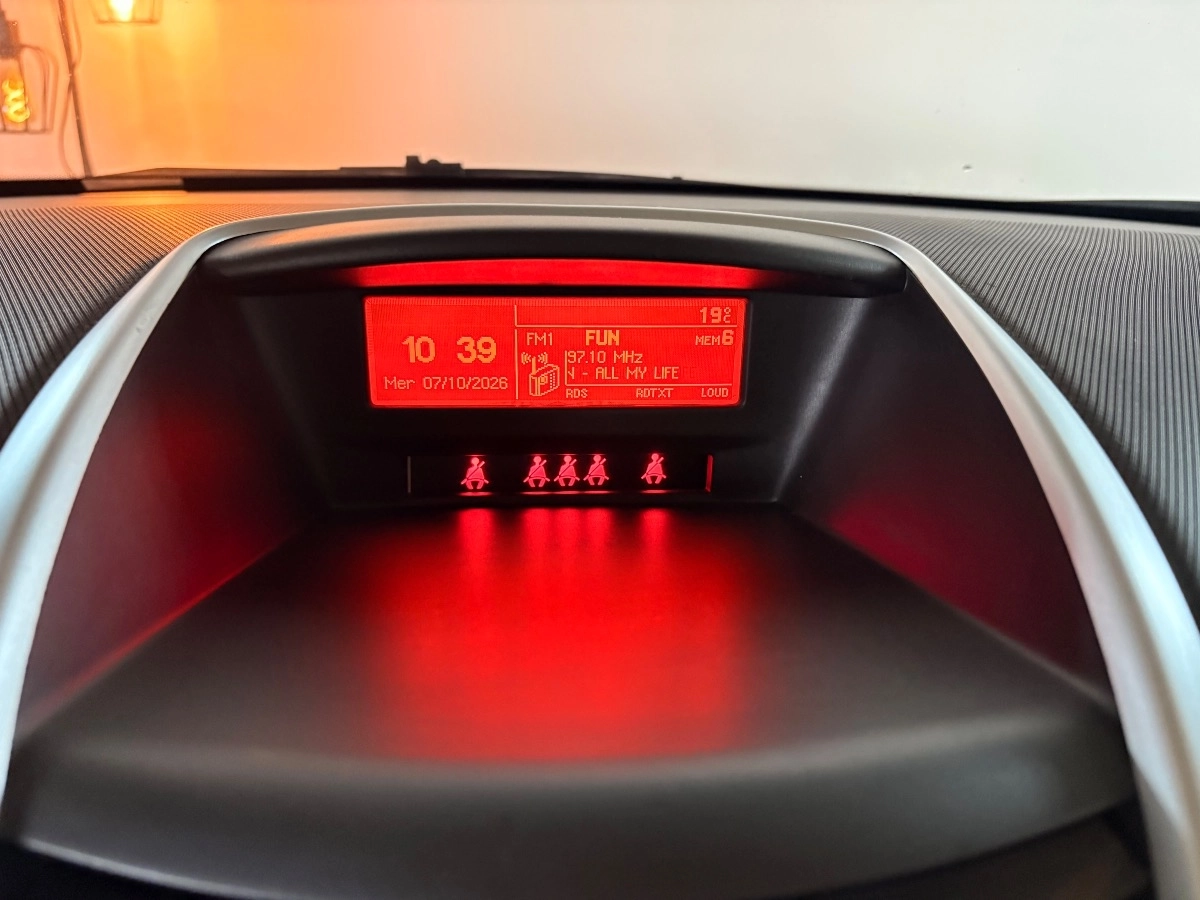 Peugeot 207 - photo 17