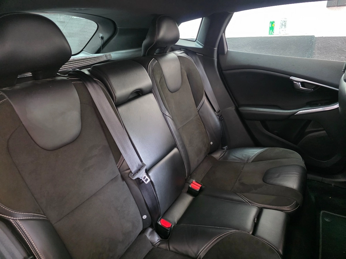 Volvo V40 - photo 16