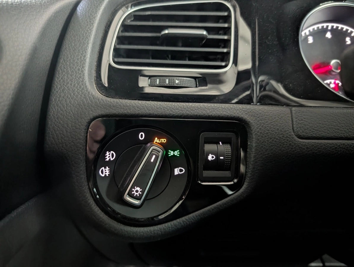 Volkswagen Golf - photo 21
