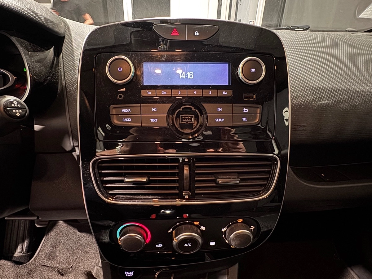 Renault Clio - photo 16