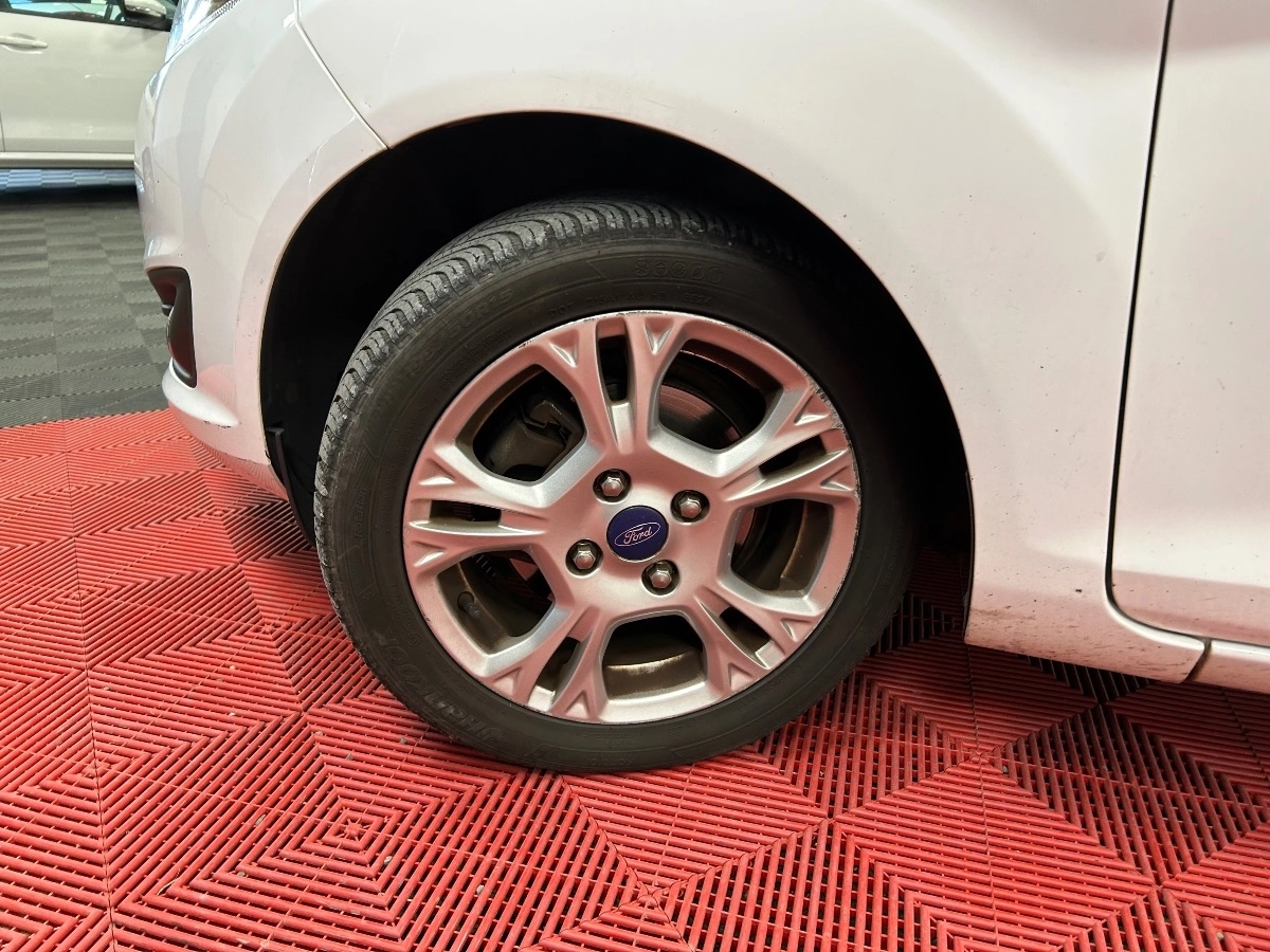 Ford Fiesta - photo 18