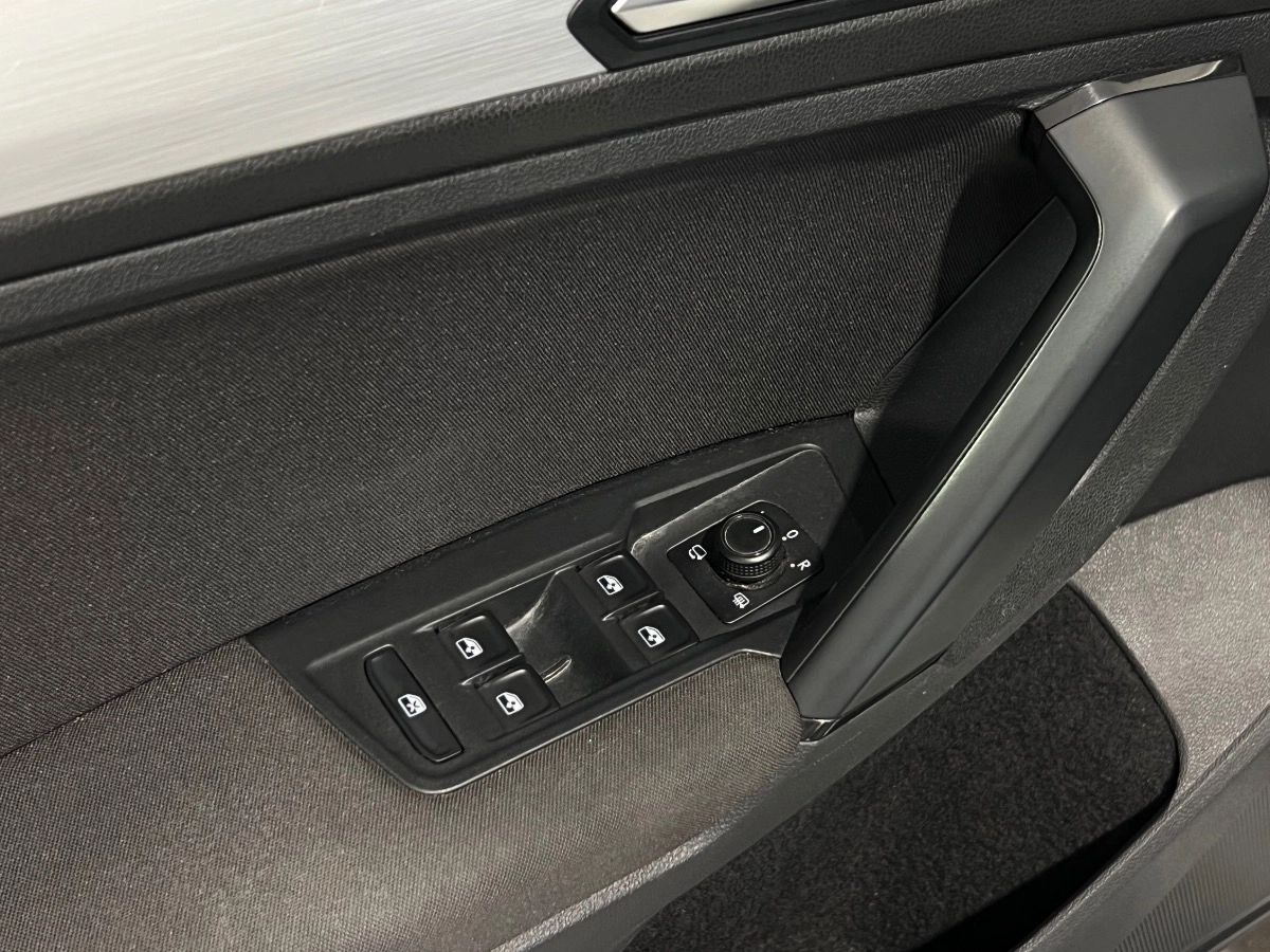 Volkswagen Tiguan - photo 15