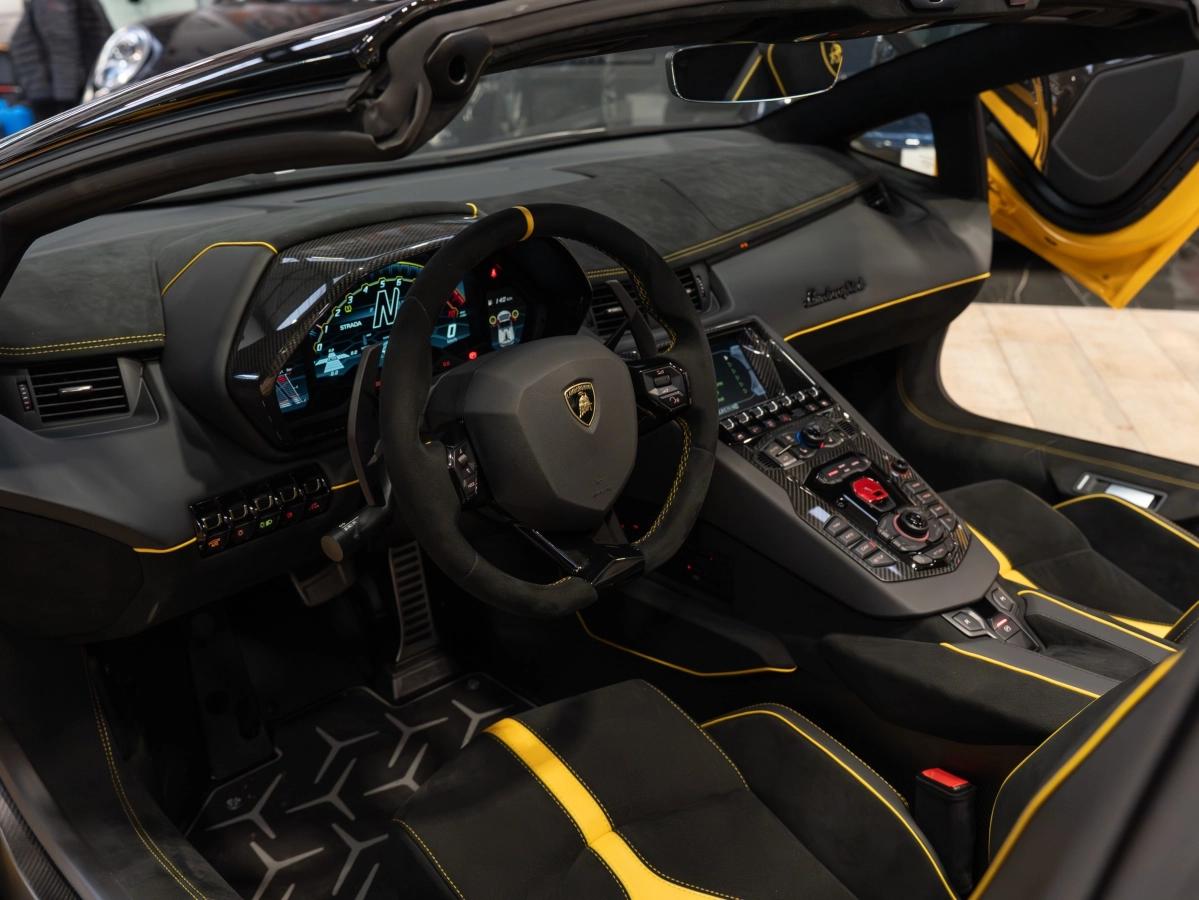 Lamborghini Aventador ROADSTER LP750-4 6.5 770 SVJ 4WD BVA