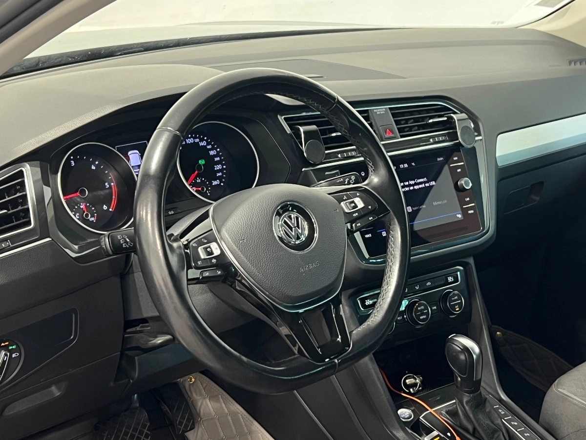 Volkswagen Tiguan - photo 11
