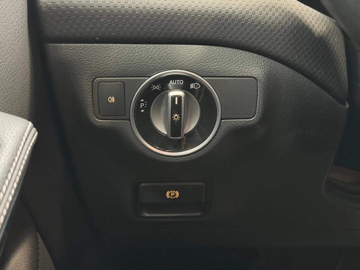 Mercedes Classe A 1.6 200 155 BLUEEFFICIENCY SENSATION 7G-DCT BVA