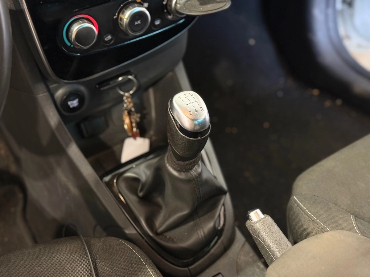 Renault Clio - photo 22
