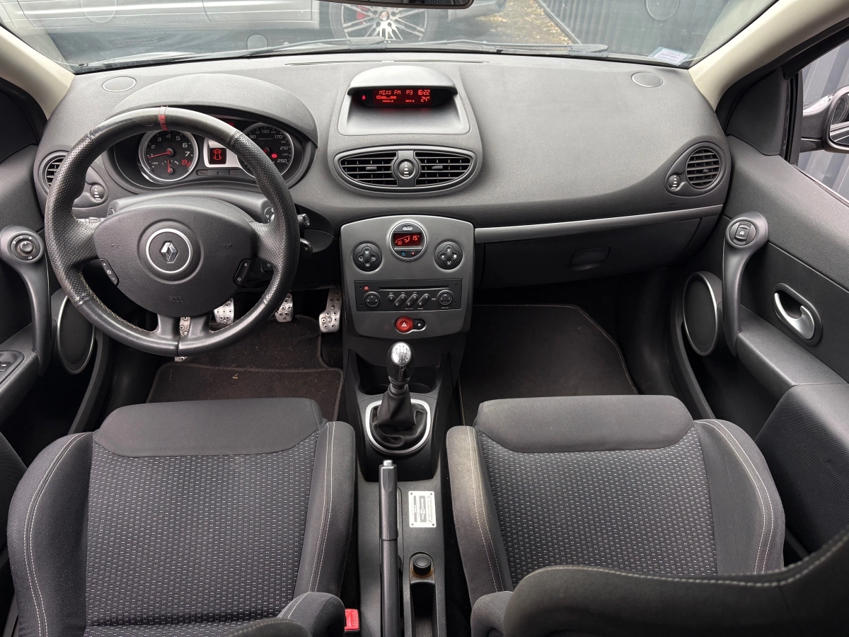 Renault Clio - photo 13