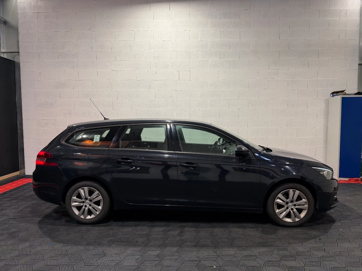 Peugeot 308 - photo 2