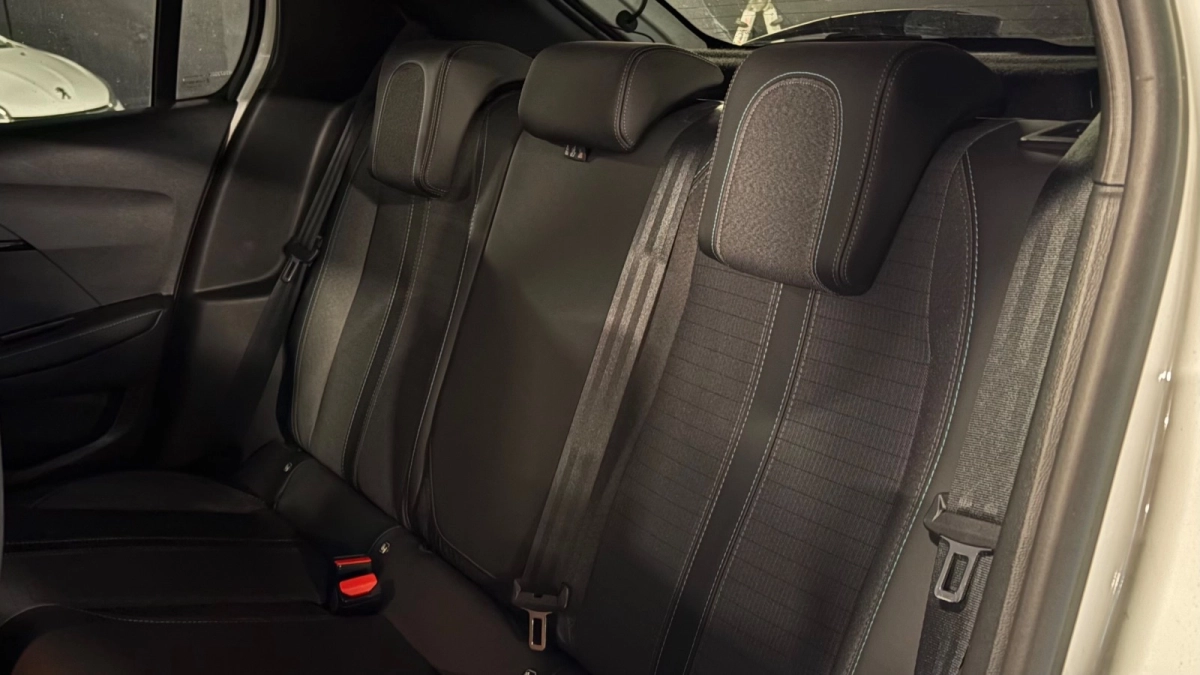 Peugeot 208 - photo 29