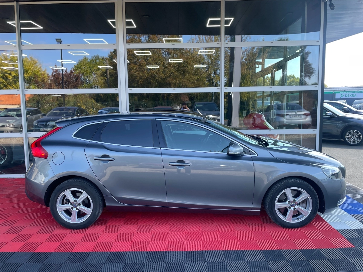 Volvo V40 - photo 2