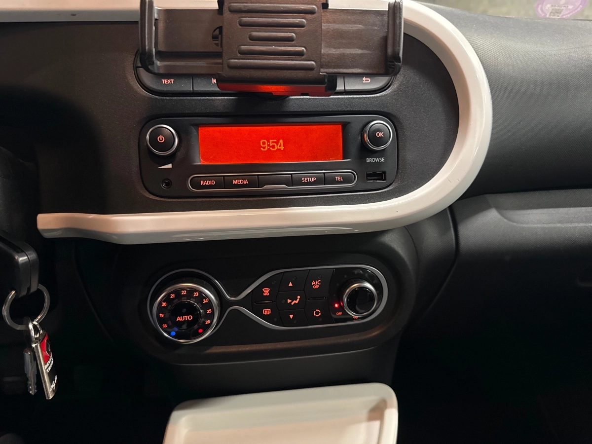 Renault Twingo - photo 12