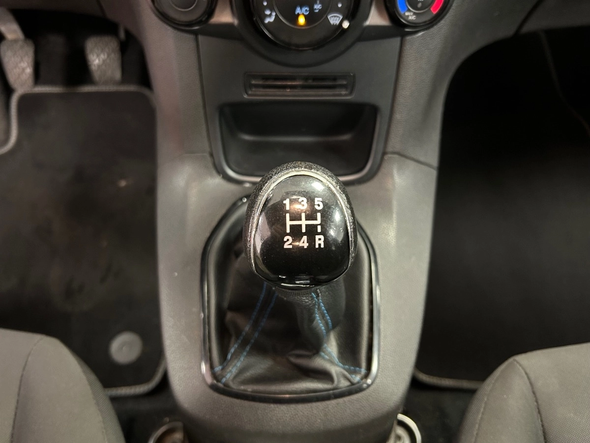 Ford Fiesta - photo 16