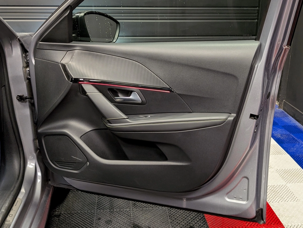 Peugeot 208 - photo 7