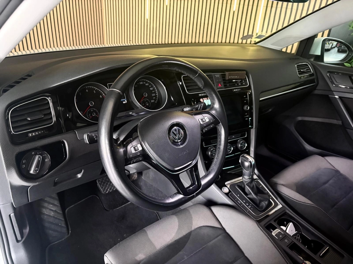 Volkswagen Golf - photo 9