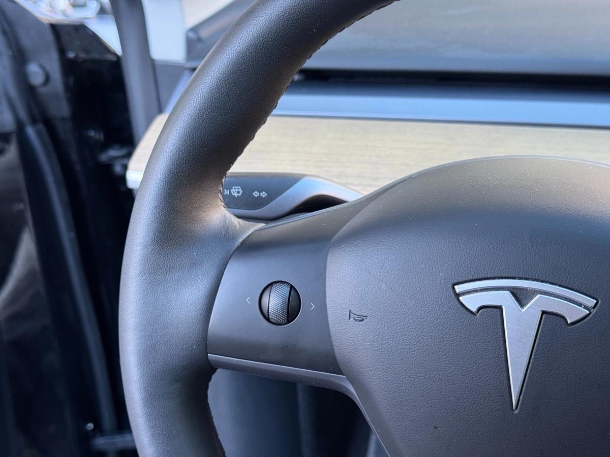 Aperçu indisponible de Tesla Model-y