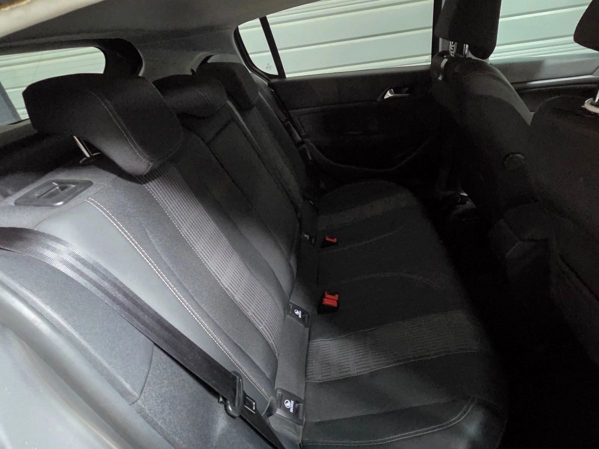 Peugeot 308 - photo 12