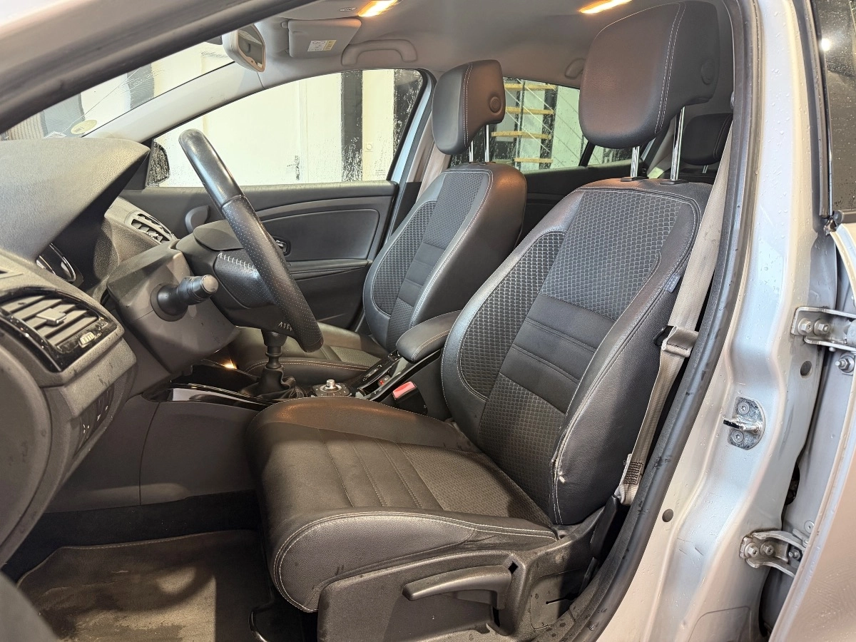 Renault Megane - photo 12