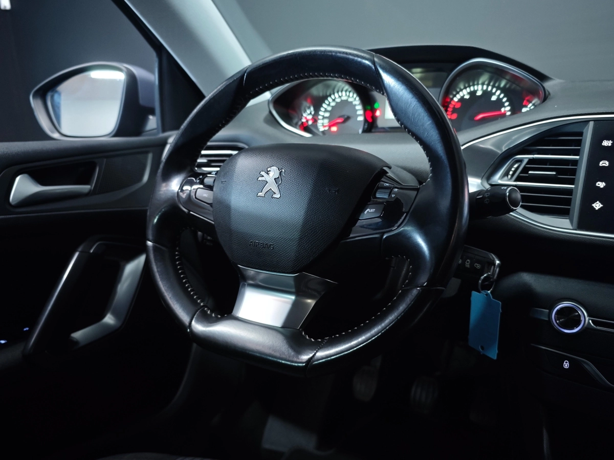 Peugeot 308 - photo 6