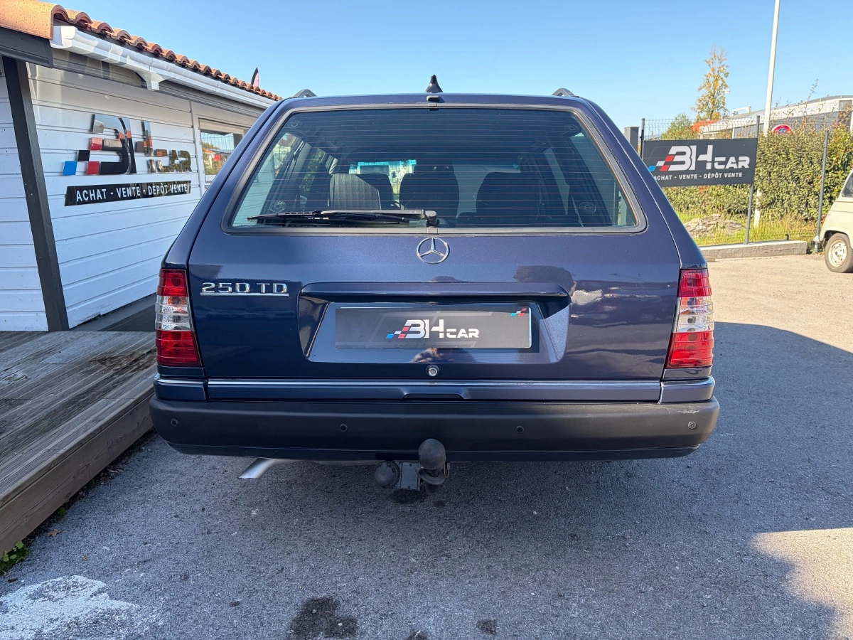 Mercedes-Benz 250D - photo 5