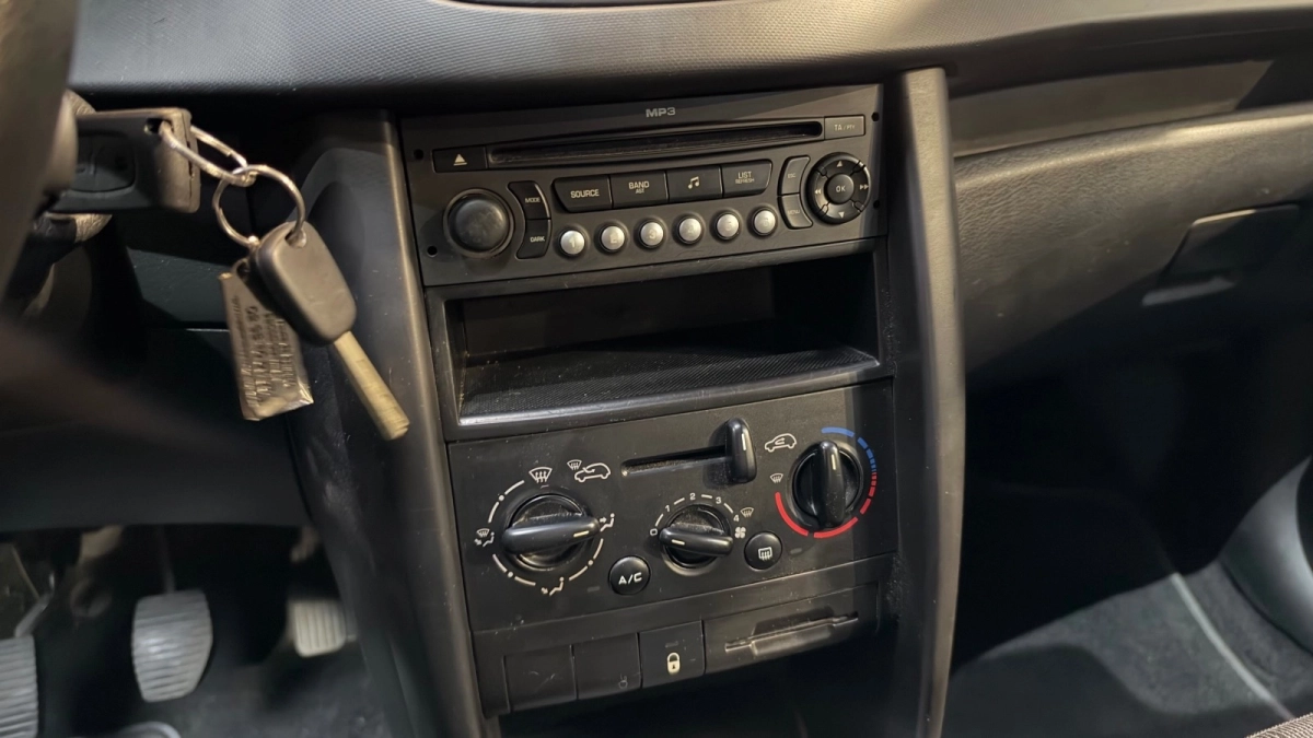 Peugeot 207 - photo 25