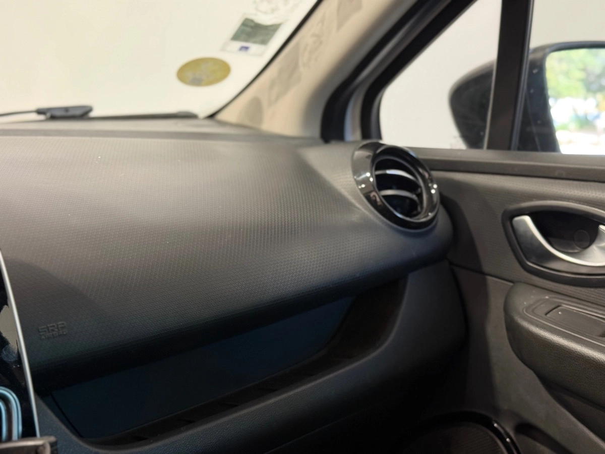 Renault Clio - photo 23