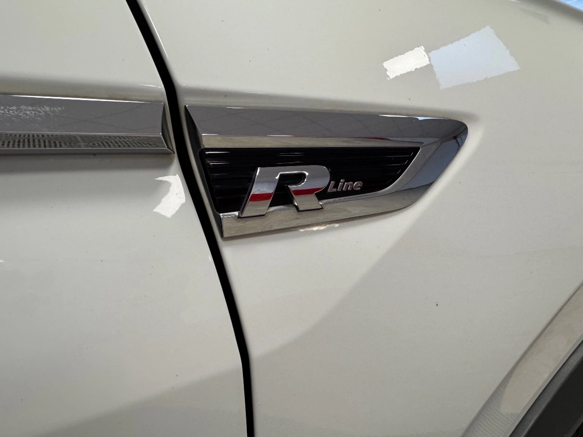 Volkswagen Tiguan - photo 9
