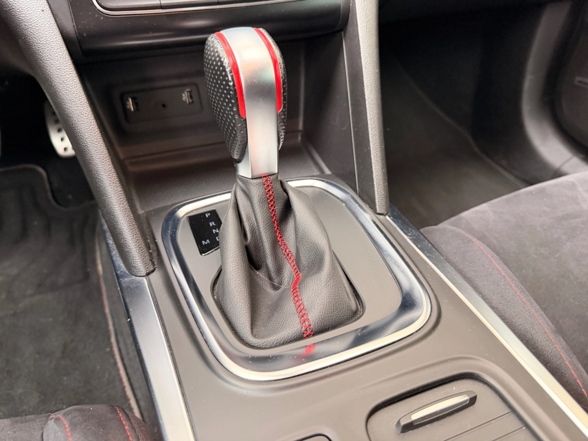 Renault Megane - photo 24