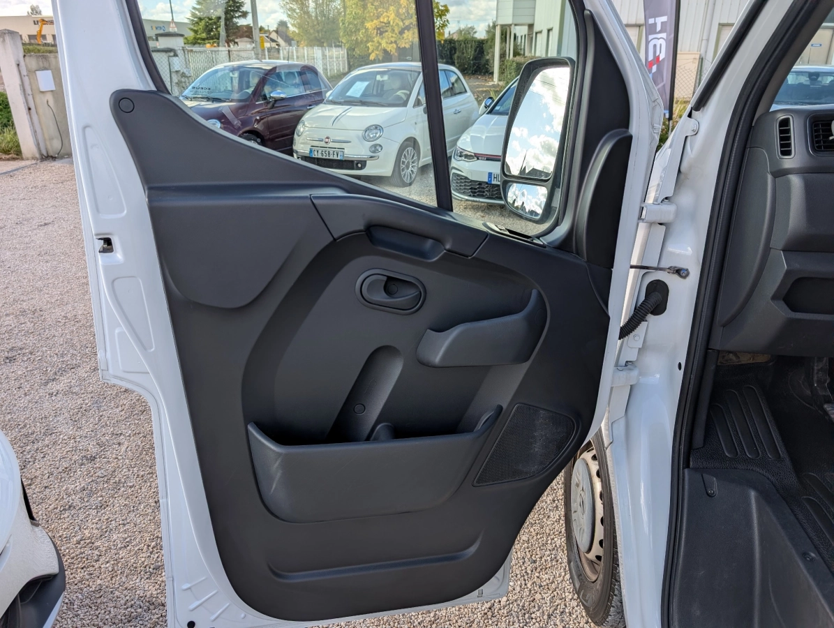 RENAULT MASTER VU - photo 9
