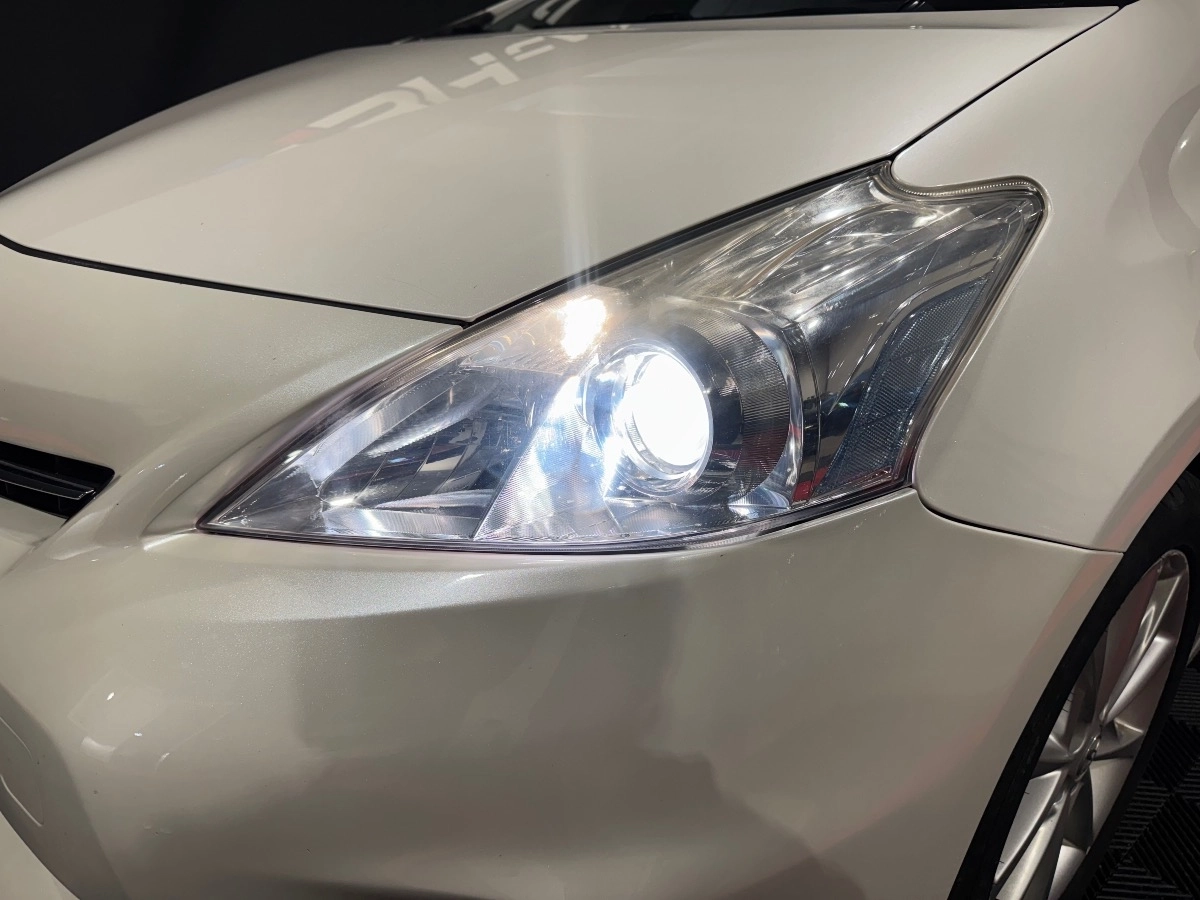 Toyota Prius Plus - photo 18