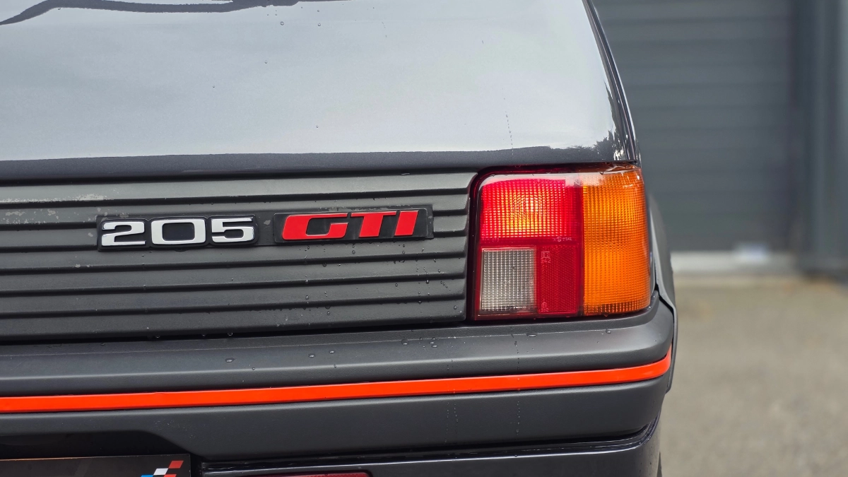 Peugeot 205 - photo 13