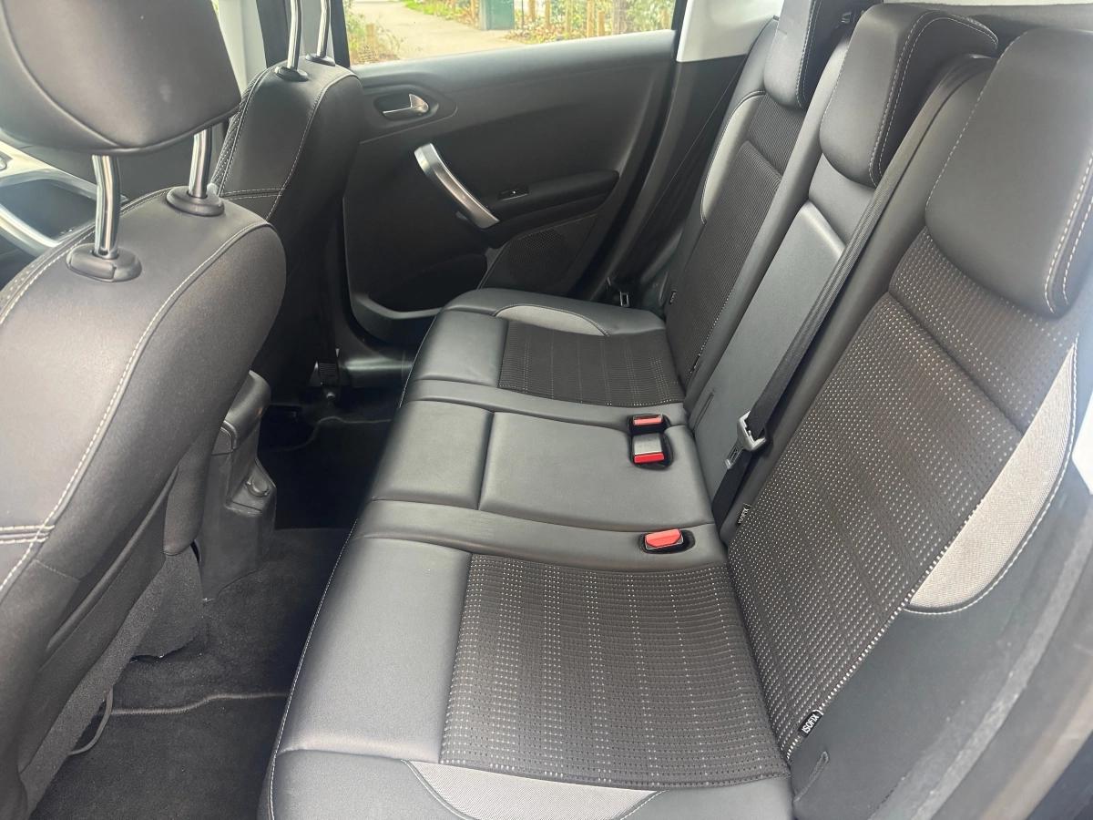 Peugeot 2008 GENERATION-I 1.2 PURETECH 110 ALLURE START-STOP