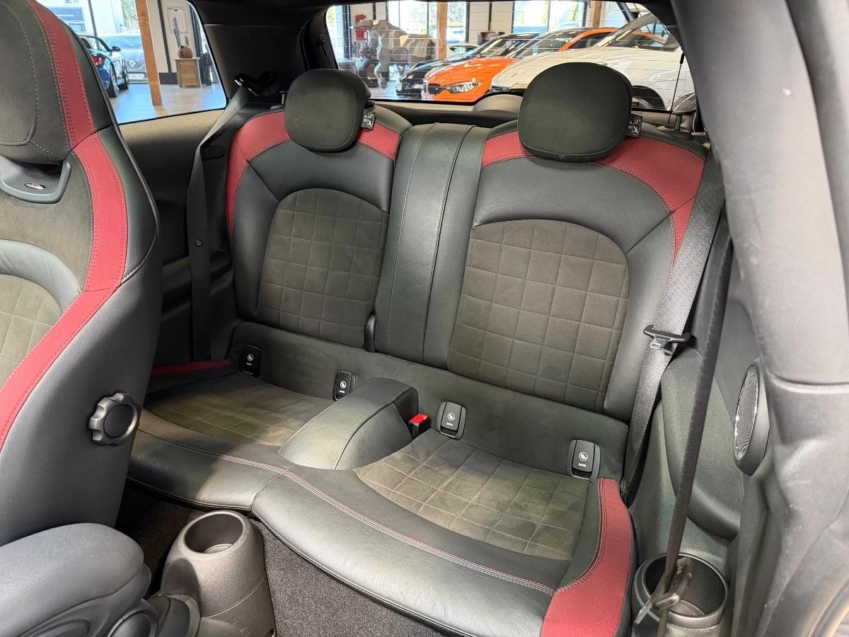 Mini Mini III (F56) 2.0 231 JCW BVA6 3P