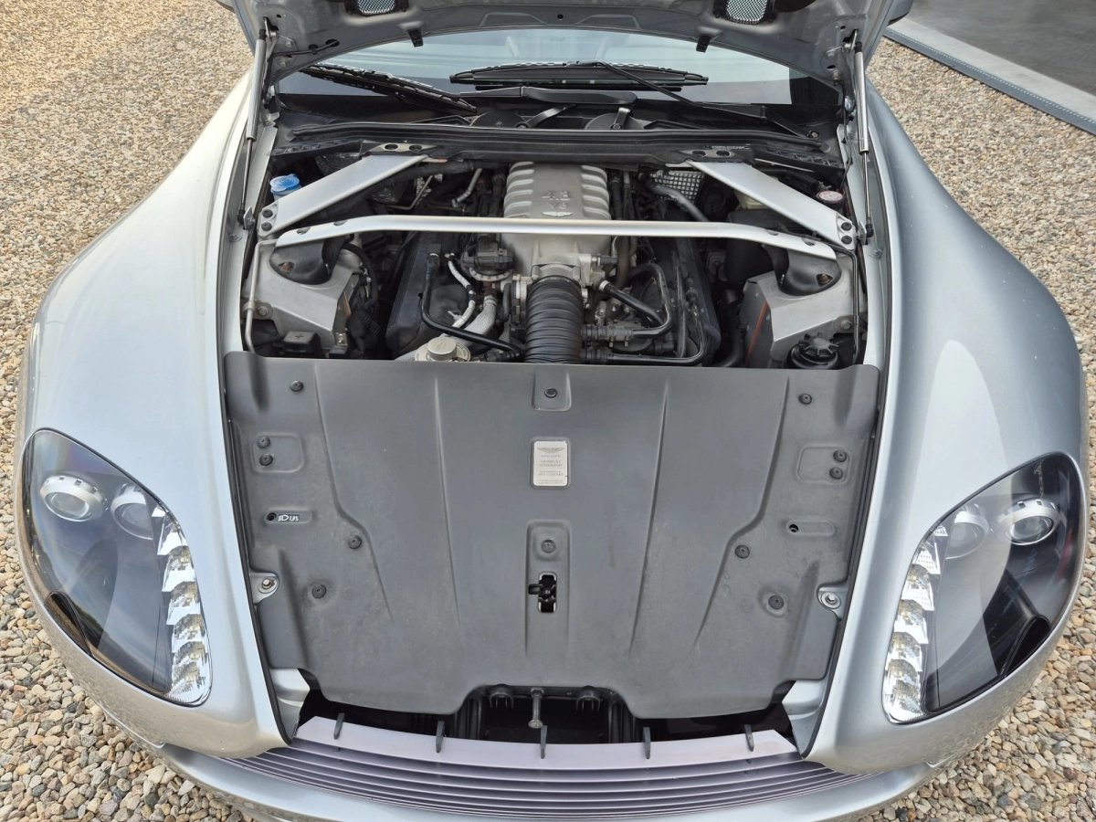 Aston Martin V8 Vantage - photo 19