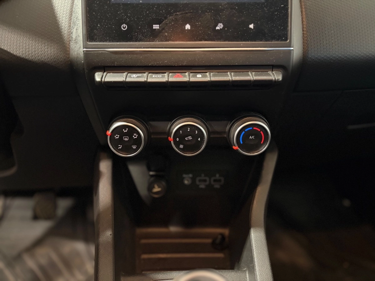 Renault Clio - photo 17