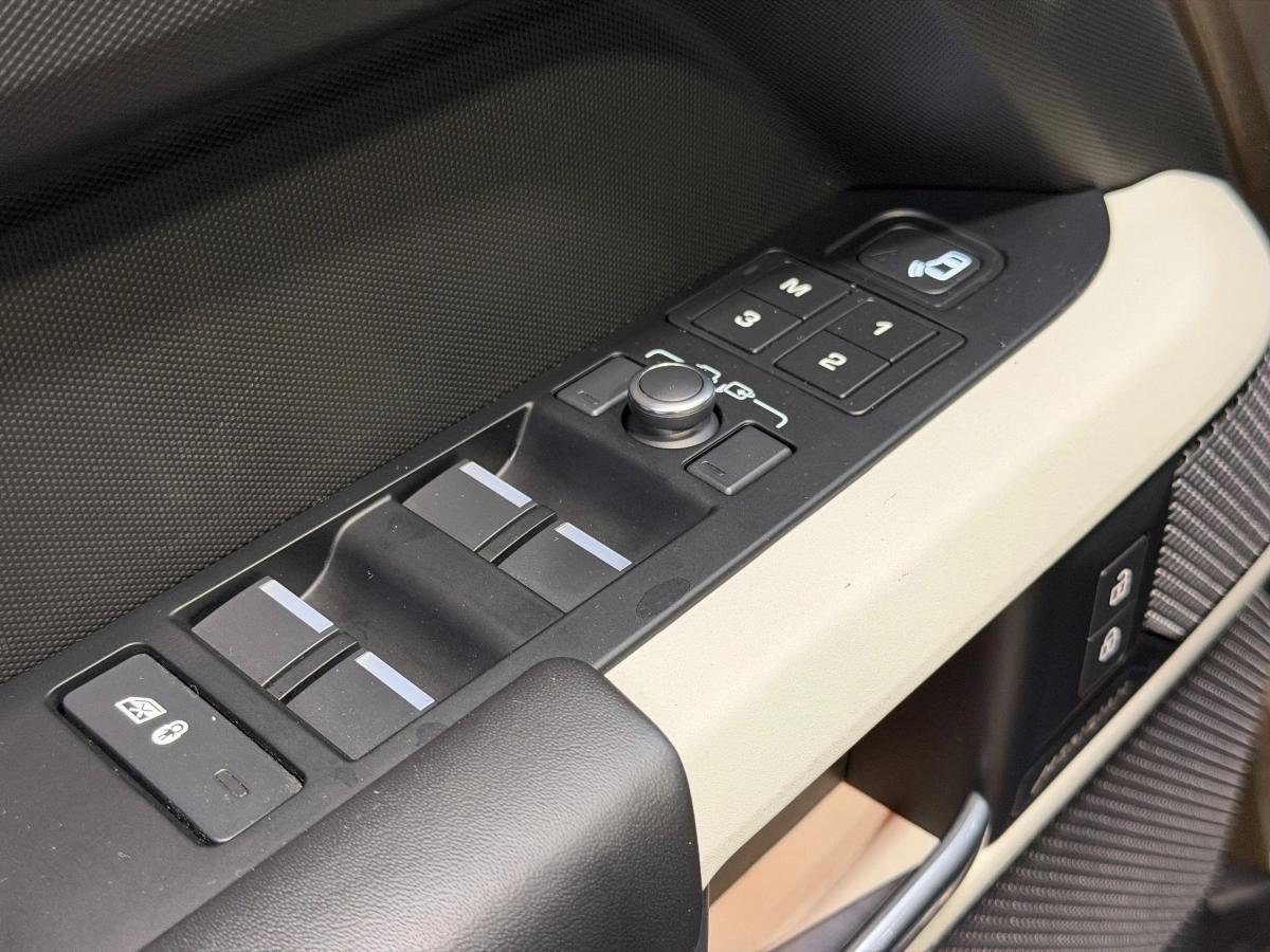 Land Rover Defender 110 HYBRID P400E PHEV X-DYNAMIC HSE AT 4WD