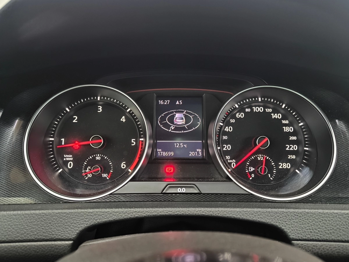 Volkswagen Golf - photo 9