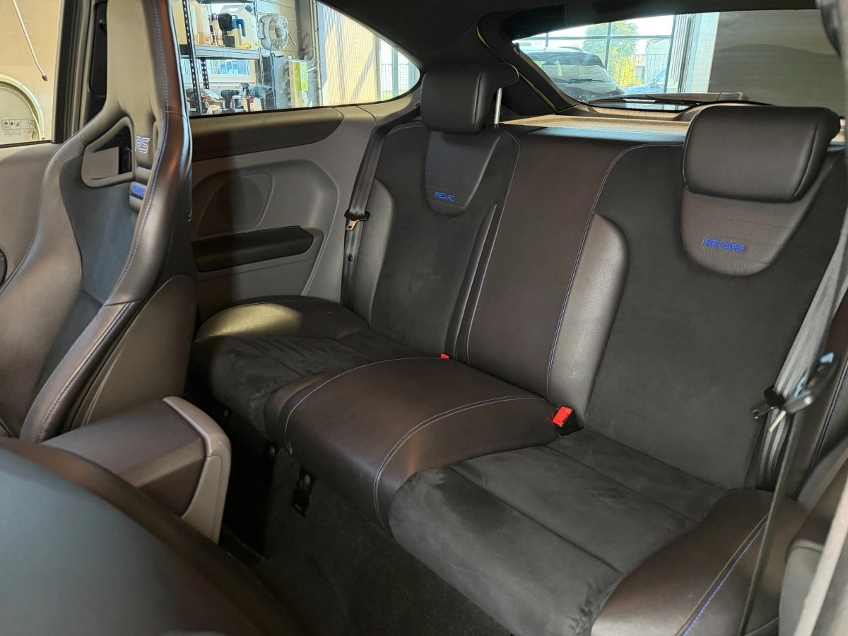 Ford Focus - photo 10