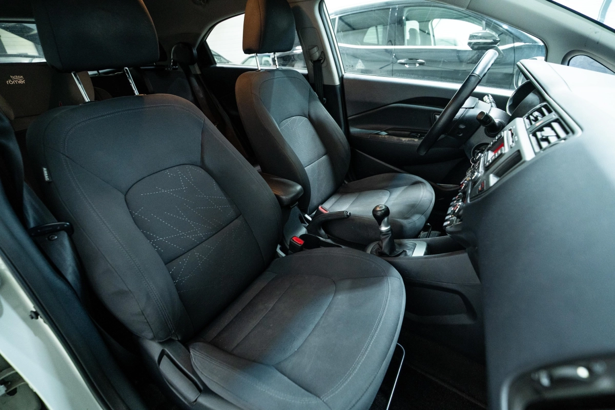 Kia Rio - photo 16