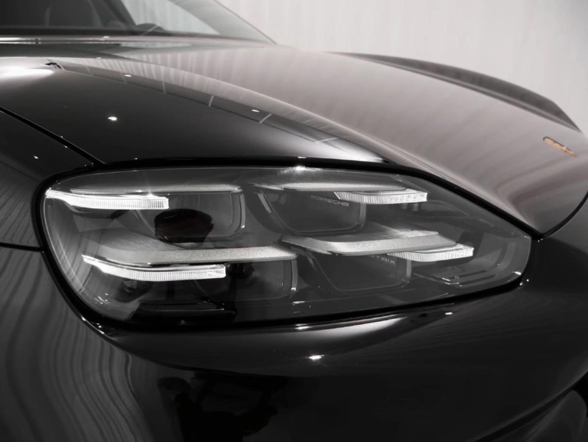 Porsche Cayenne Electrique 442ch 633km WLTP Toit Ouvrant/Attelage/Sport Sound/21“/Sièges 14/Volant Surfaces et Siège