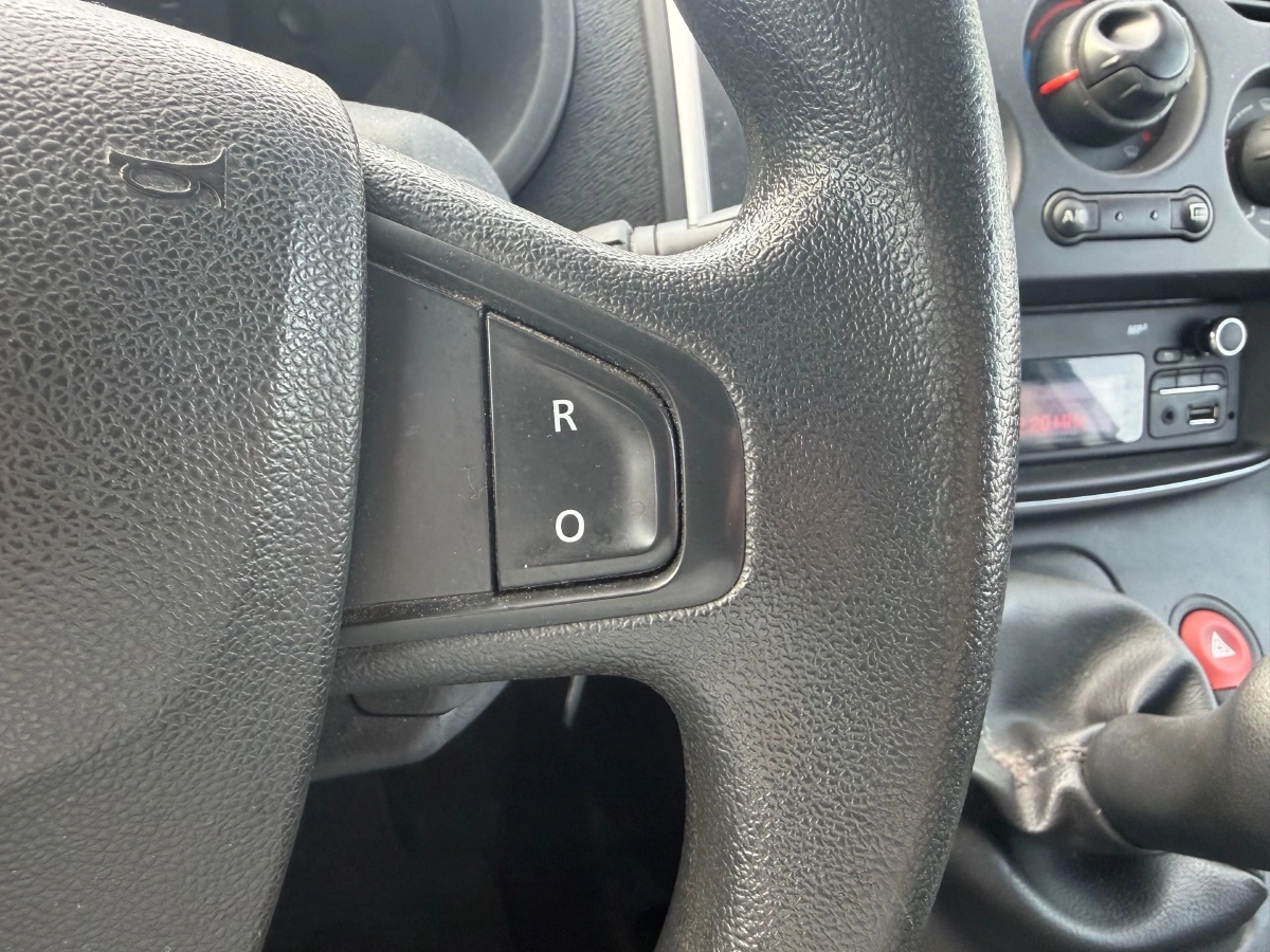Renault Kangoo Express - photo 17