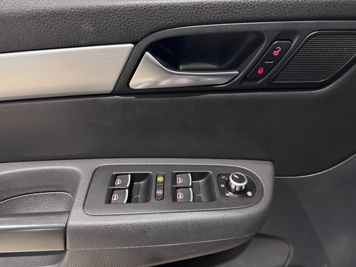 Volkswagen Sharan - photo 22