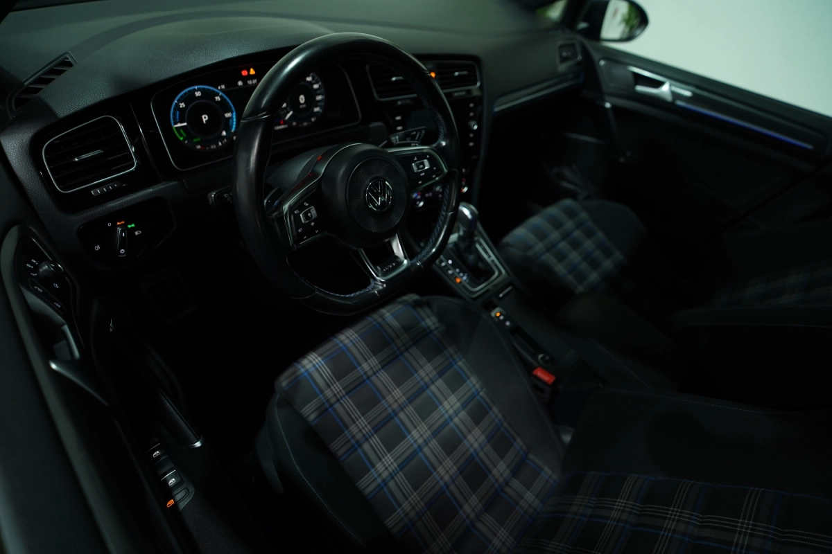 Volkswagen Golf - photo 10