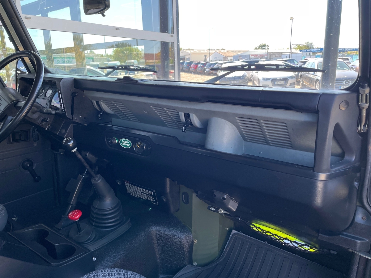 Land Rover Defender - photo 11