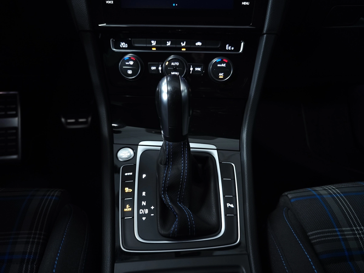 Volkswagen Golf - photo 17
