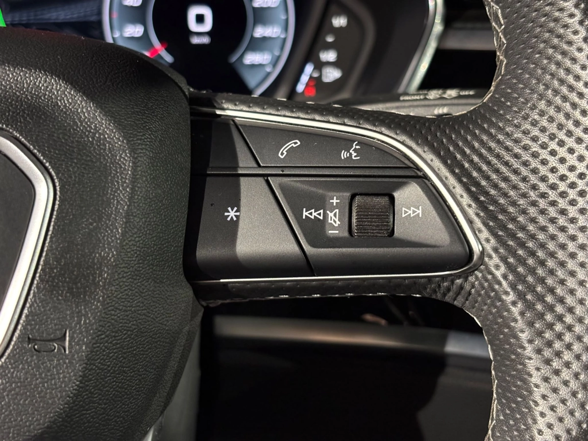 Audi Q3 - photo 16