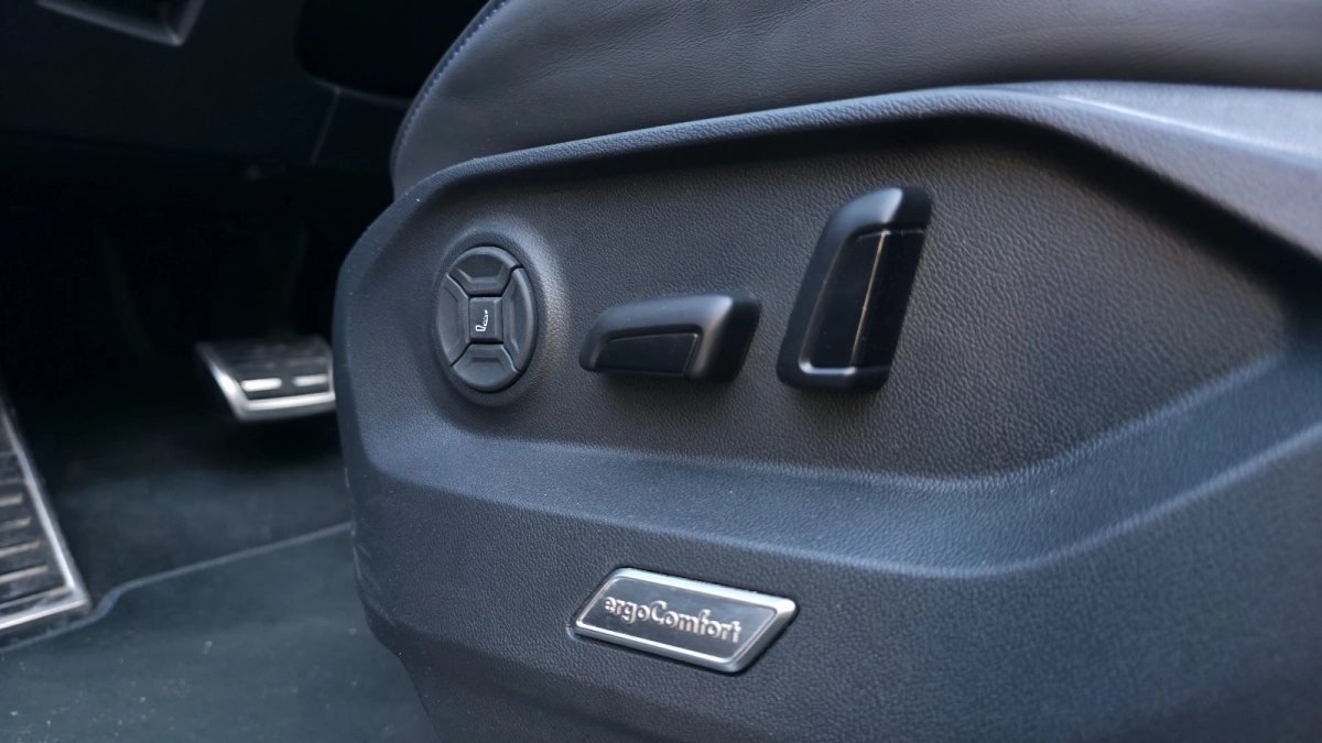 Volkswagen Touareg - photo 16
