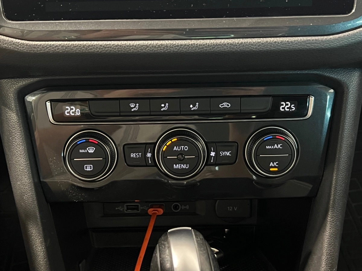 Volkswagen Tiguan - photo 24