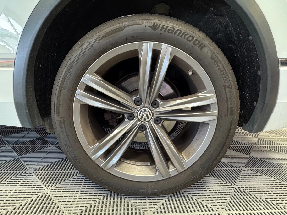 Volkswagen Tiguan - photo 32
